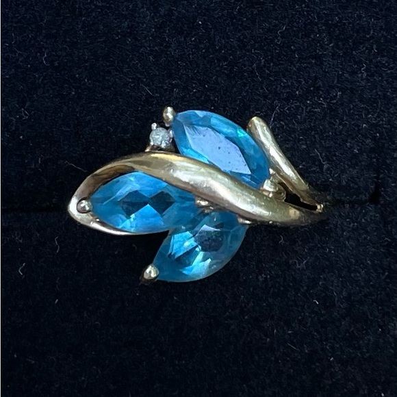 Topaz Blue. diamond accent marquis cut 3 stones 14k gold size 6. High quality - Picture 2 of 7
